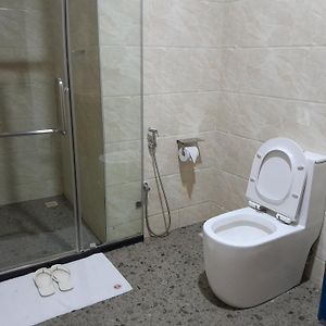 Kamar double standard